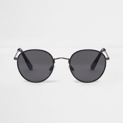 Black small round sunglasses